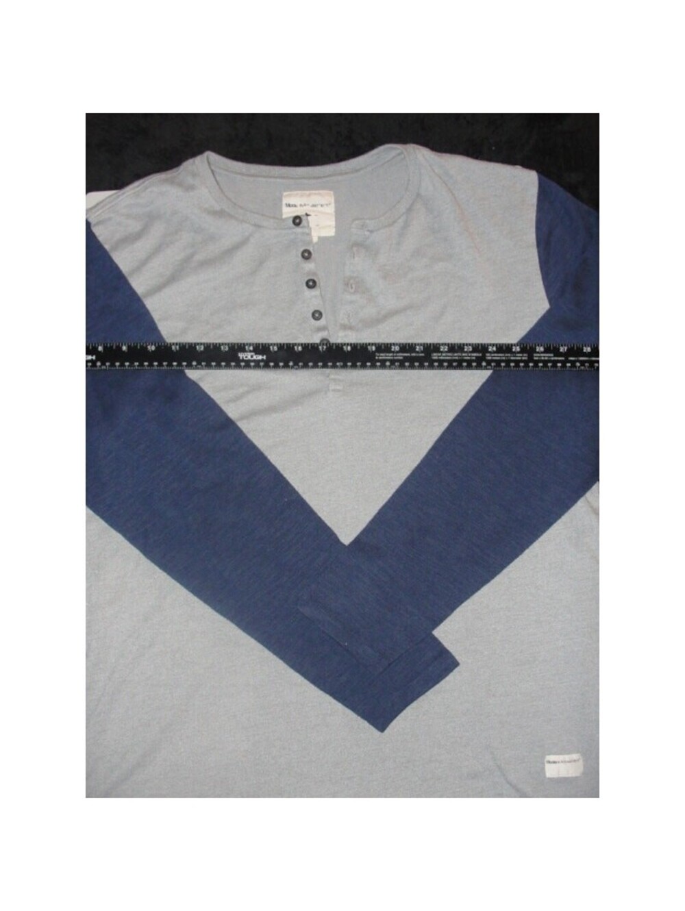 Modern Amusement Long Sleeve Henley T-Shirt Large Super soft